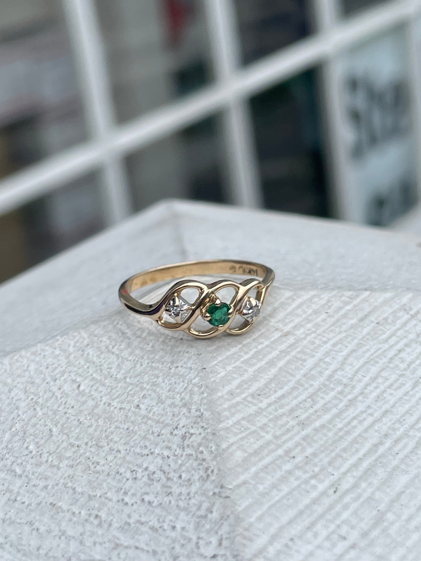 14k Gold Natural Emerald & Diamond Past Present Future Infinity Swirl Band Ring Size 6.5