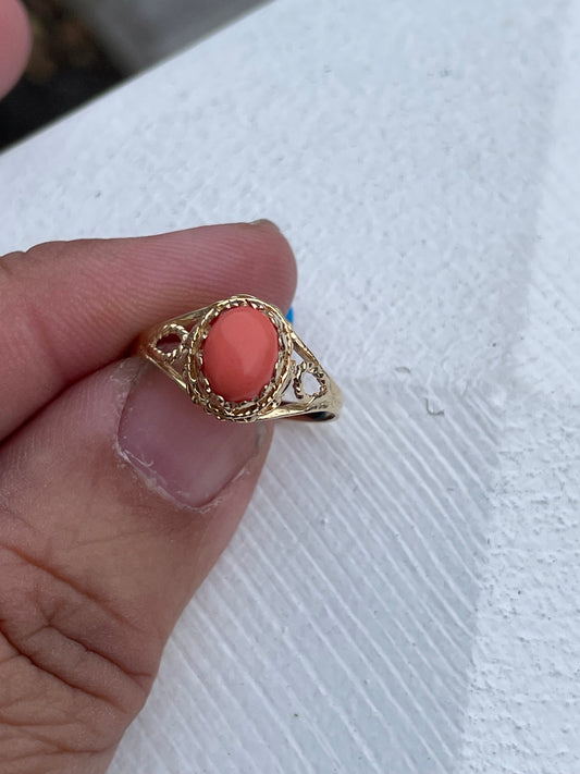 10k Gold Natural Coral Solitaire Ring Size 8