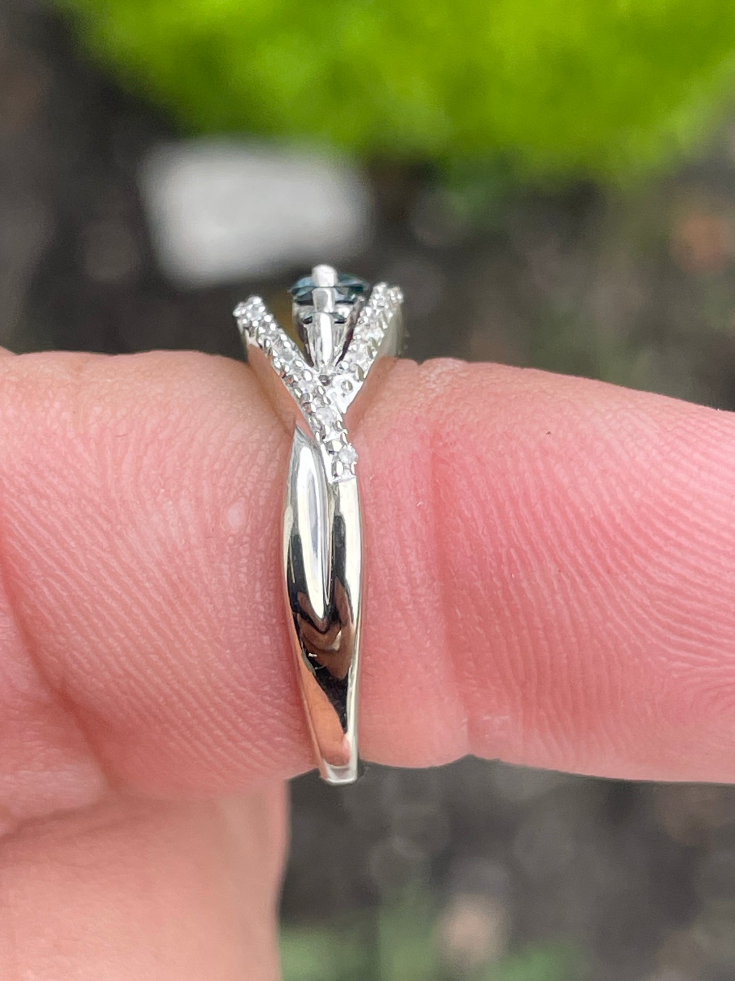 14k White Gold Blue & White Diamond Band Ring Size 6.5