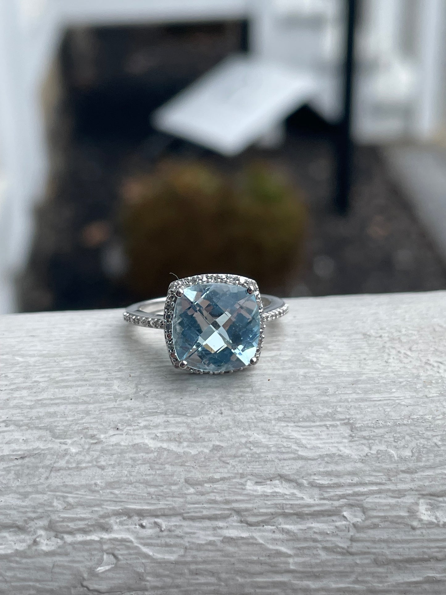 10k White Gold Sky Blue Topaz & Diamond Cocktail Ring Size 6