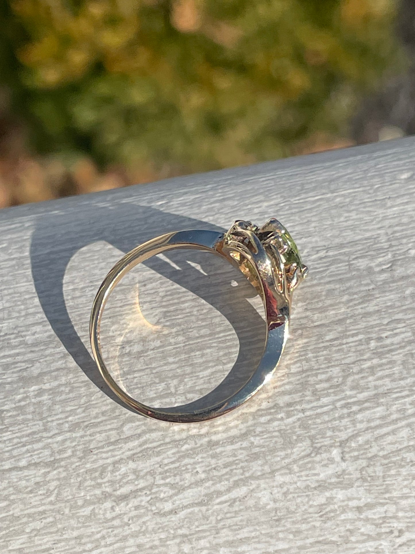 14k Gold Pear Shape Peridot & Diamond Ring Size 6