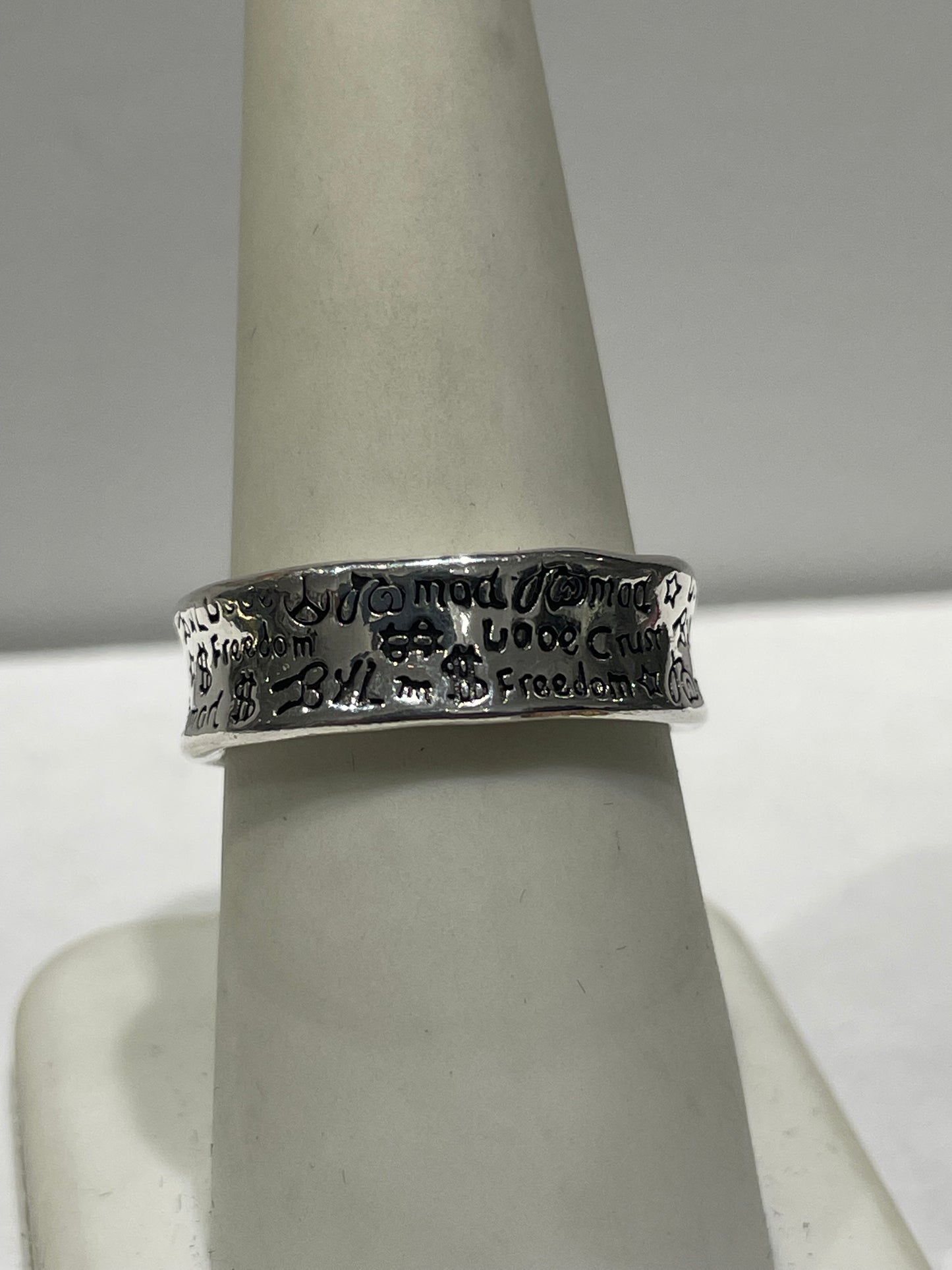 925 Sterling Silver Peace Love & Freedom Open Size Graffiti Ring