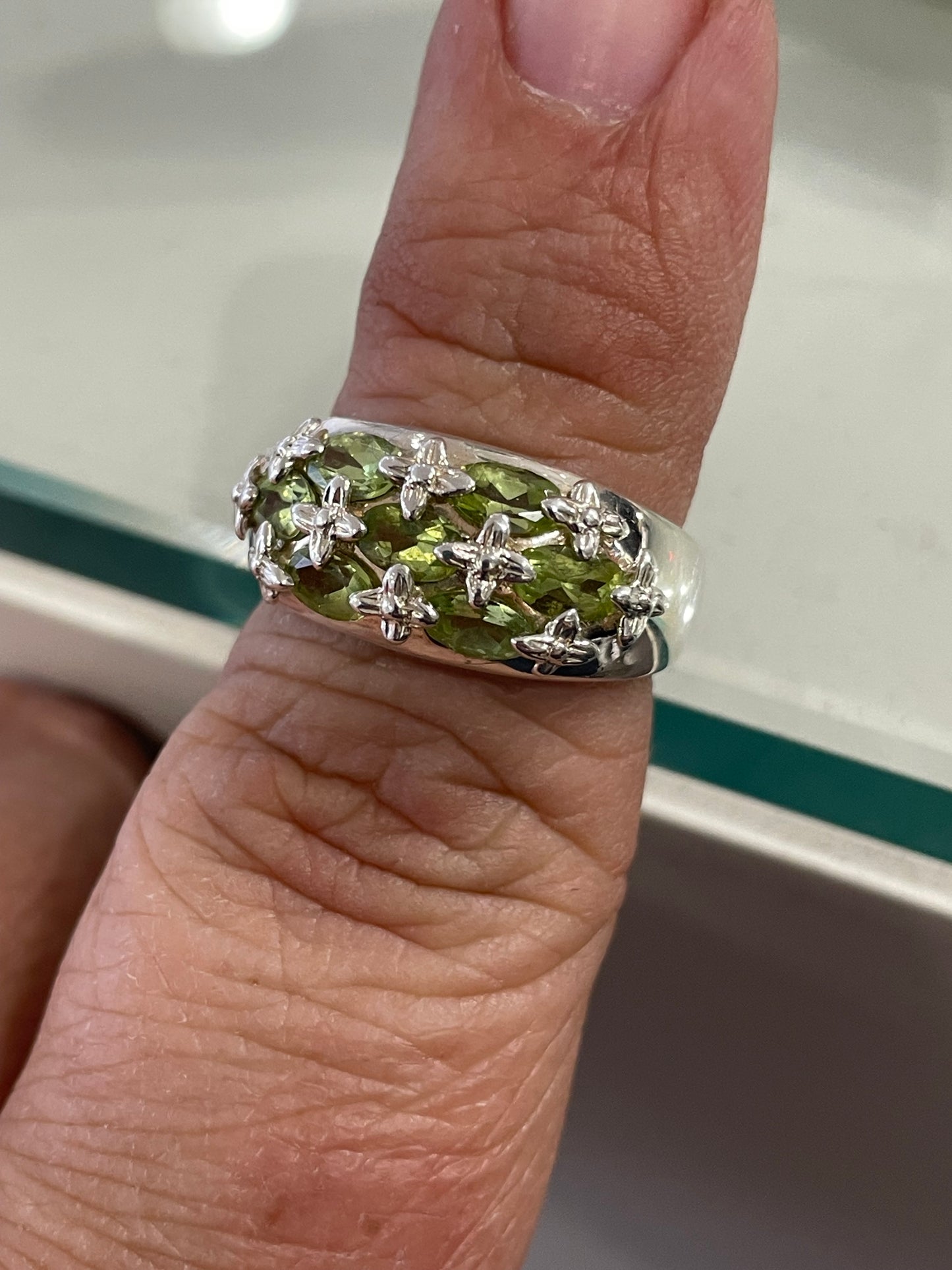 925 Sterling Silver Peridot Cluster Band Ring Size 7