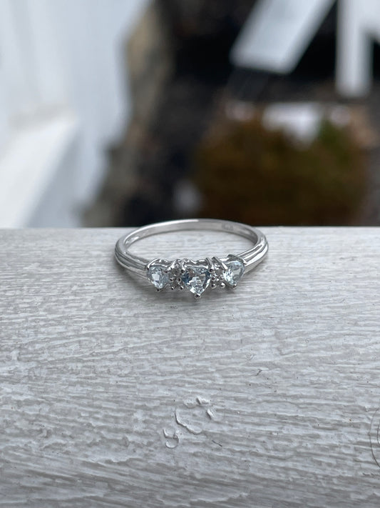 10k White Gold Past Present Future Aquamarine & Diamond Heart Band Ring Size 7.5
