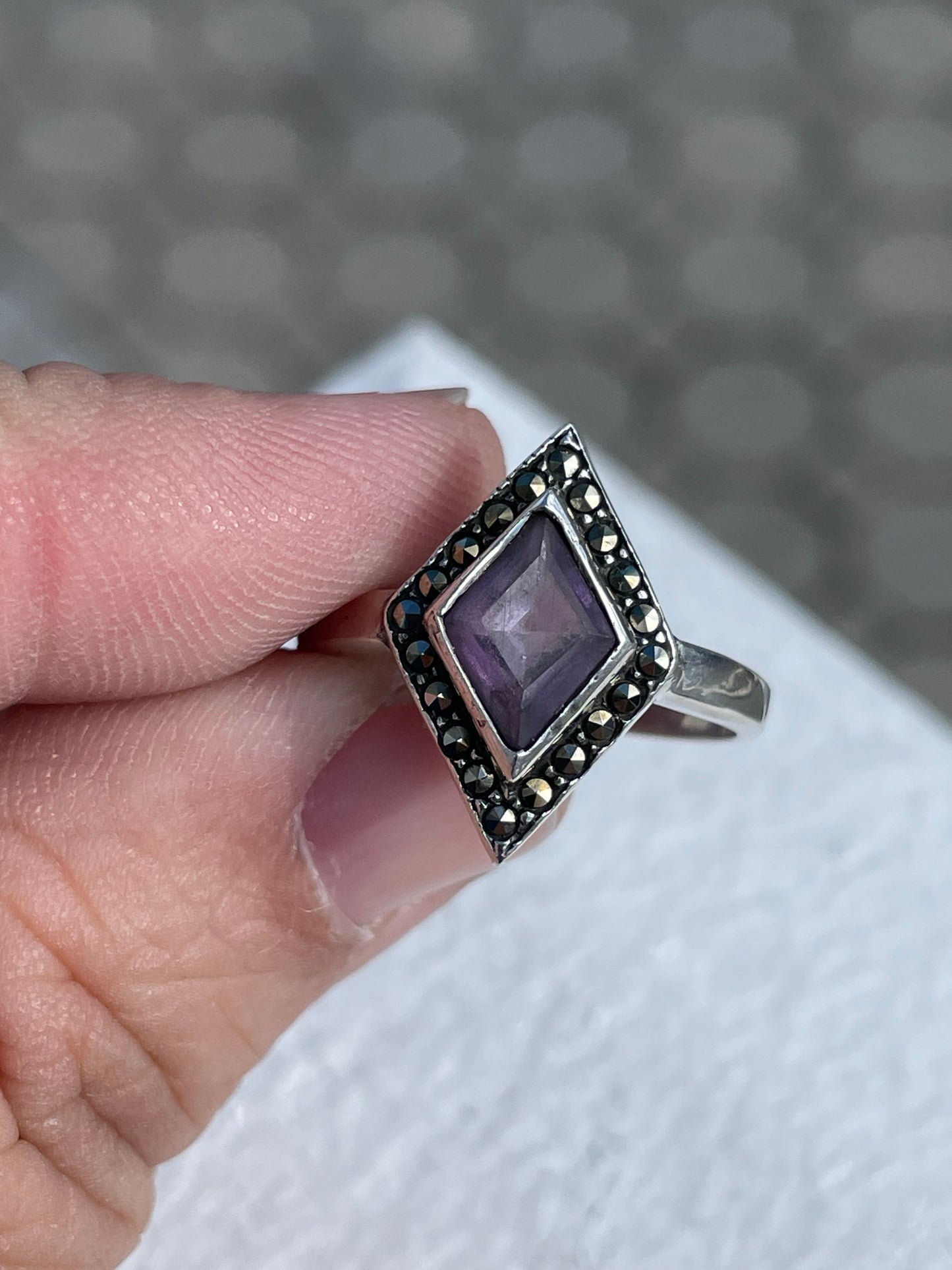 925 Sterling Silver Amethyst & Marcasite Rhombus Shaped Statement Ring Size 9