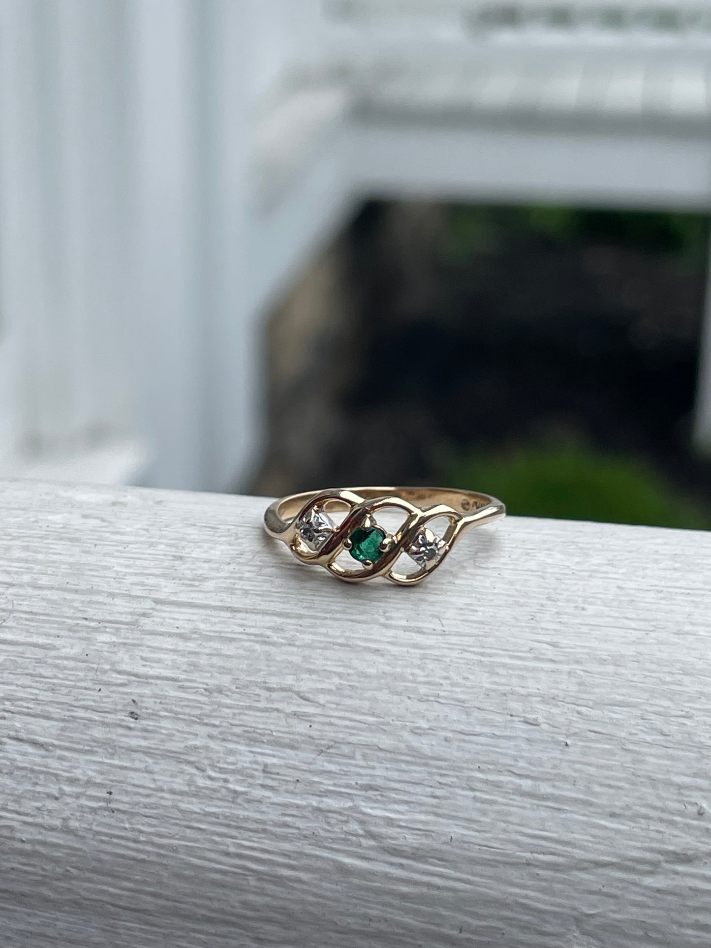 14k Gold Natural Emerald & Diamond Past Present Future Infinity Swirl Band Ring Size 6.5