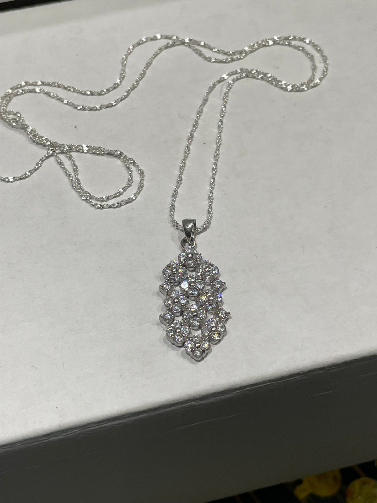 925 Sterling Silver Clear Zirconia Vertical Elegant Quatrefoil Cluster Necklace
