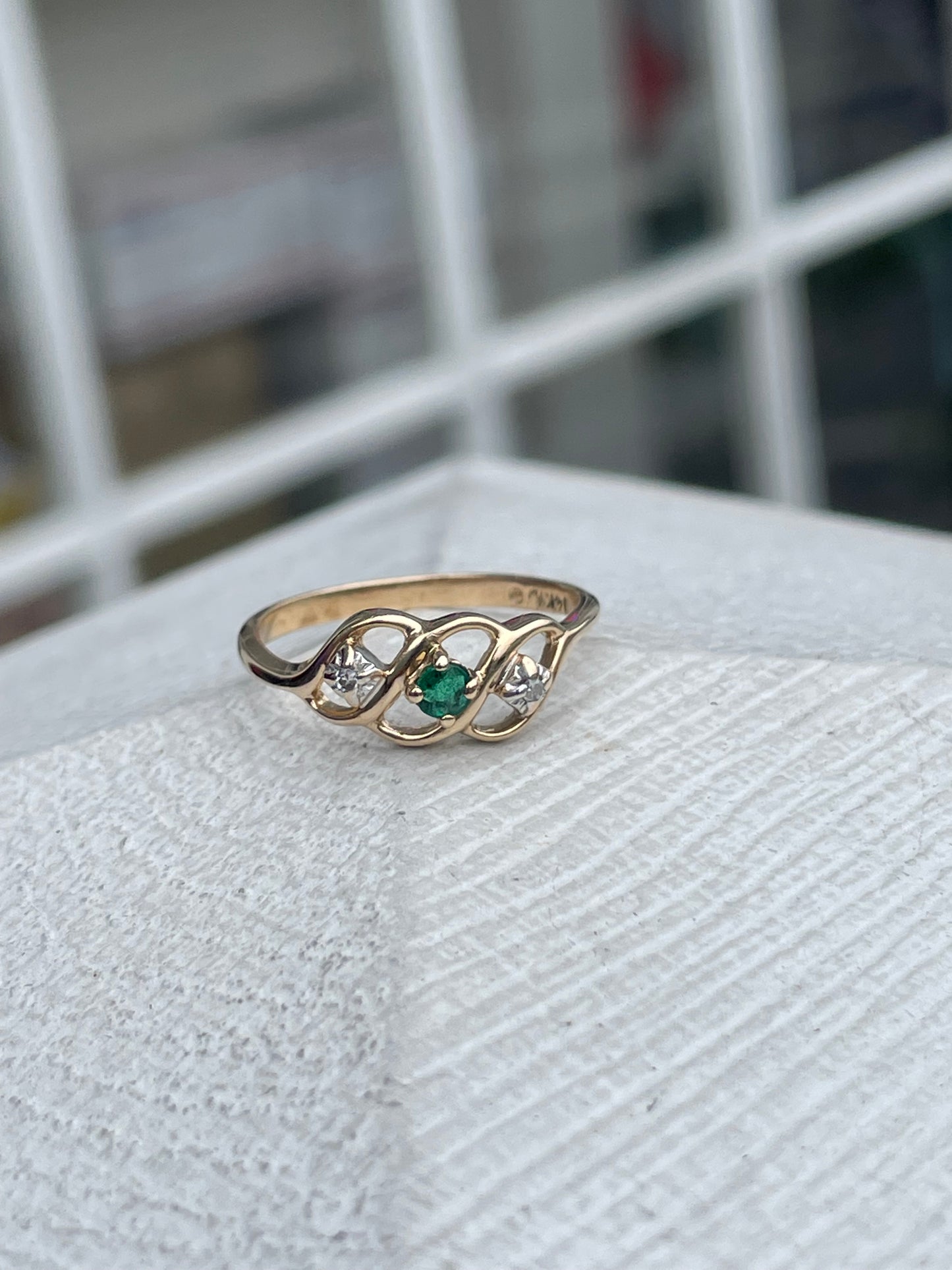 14k Gold Natural Emerald & Diamond Past Present Future Infinity Swirl Band Ring Size 6.5