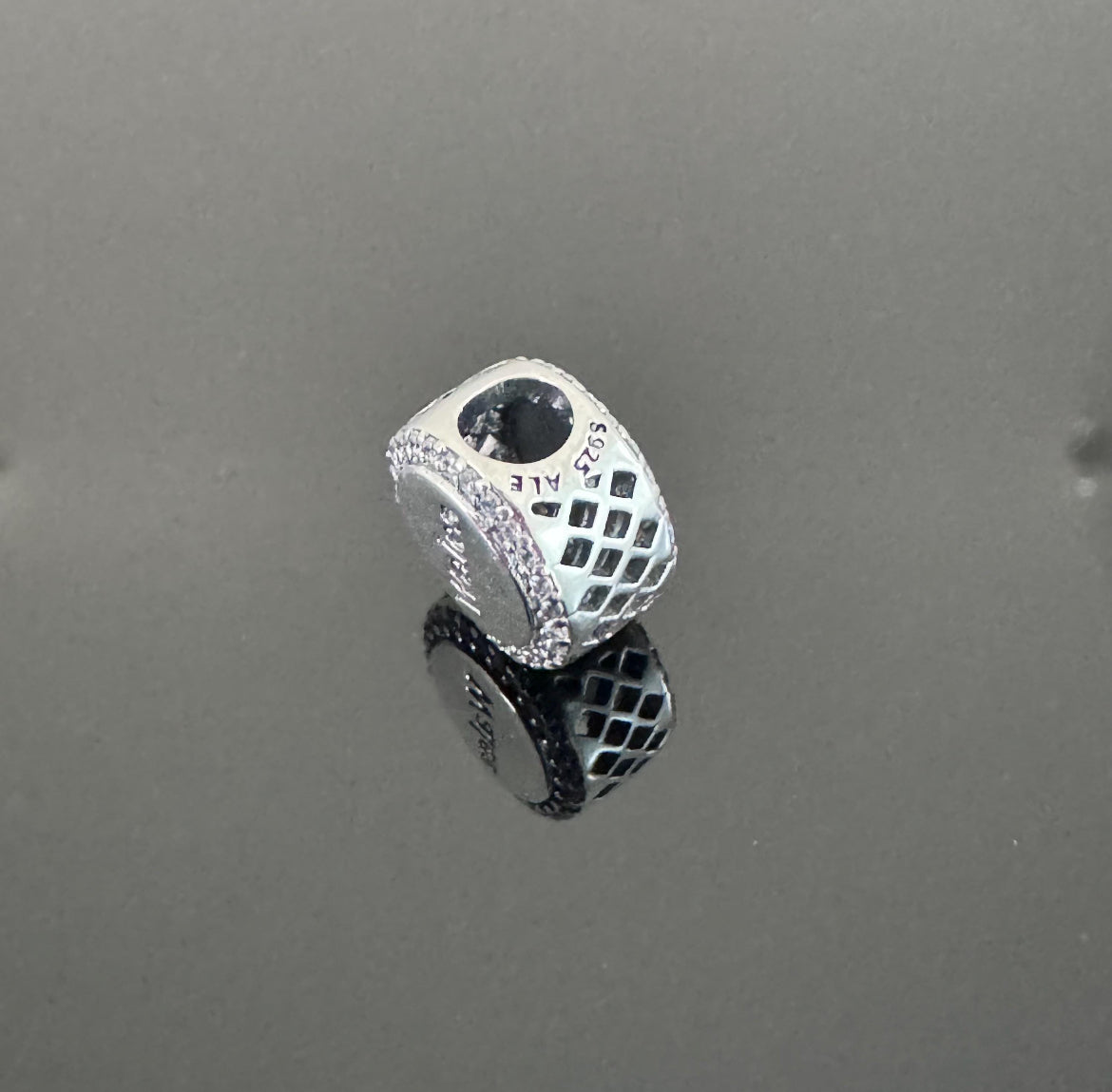 Pandora Country of Wales Exclusive Round Signet Flag Charm