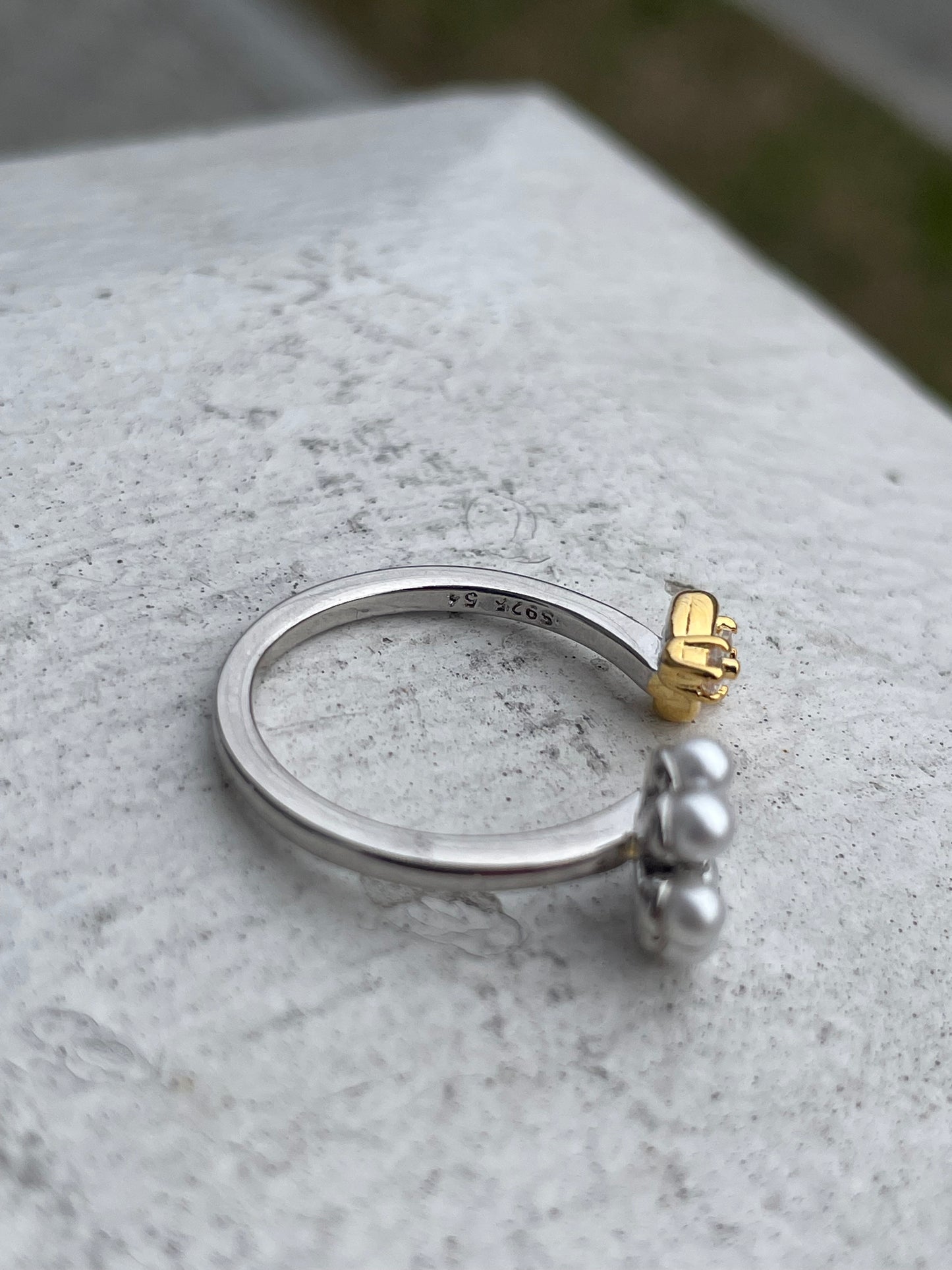 s925 Sterling silver Bridgerton Pearl flower and Bee Ring size 7