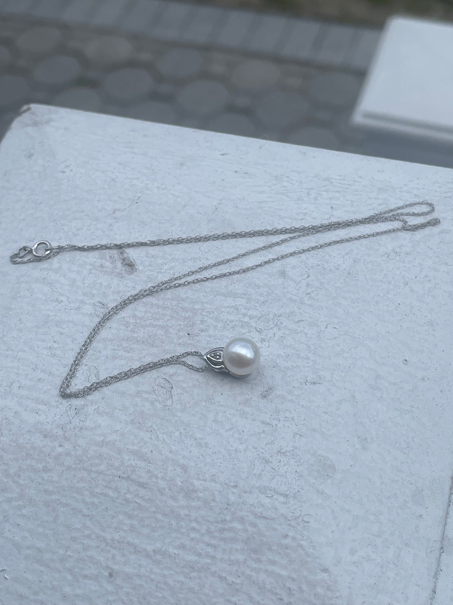 10k White Gold Solitaire Pearl & Diamond Necklace