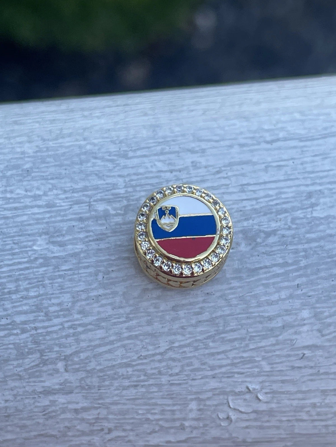 Pandora Slovenia Exclusive Country Flag Round Signet Gold Shine Charm
