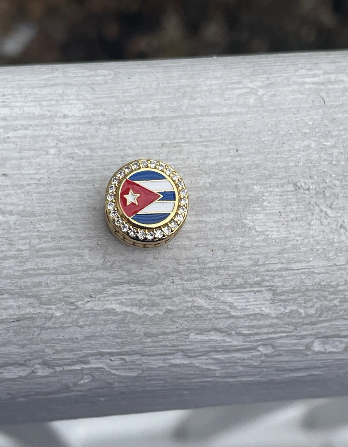 Pandora Country of Cuba Exclusive Round Signet Flag Gold Shine Charm