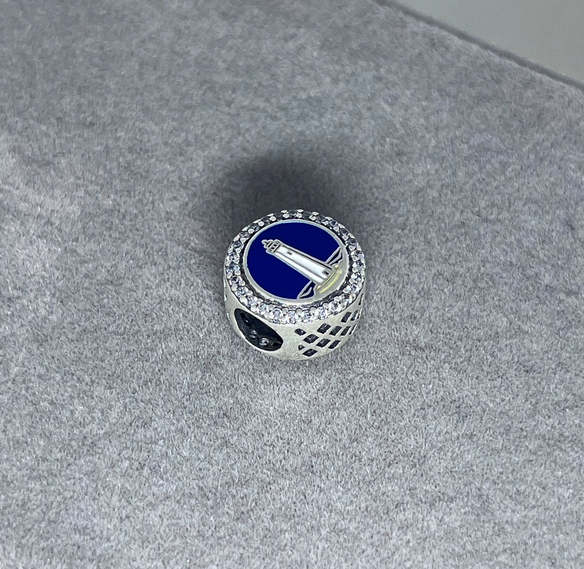 Pandora Mathews Virginia State Exclusive Round Signet Vacation Charm