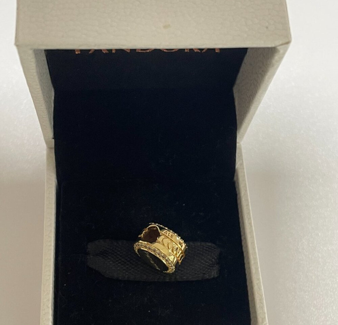 Pandora Country of Switzerland Exclusive Shine Gold Round Signet Flag Charm