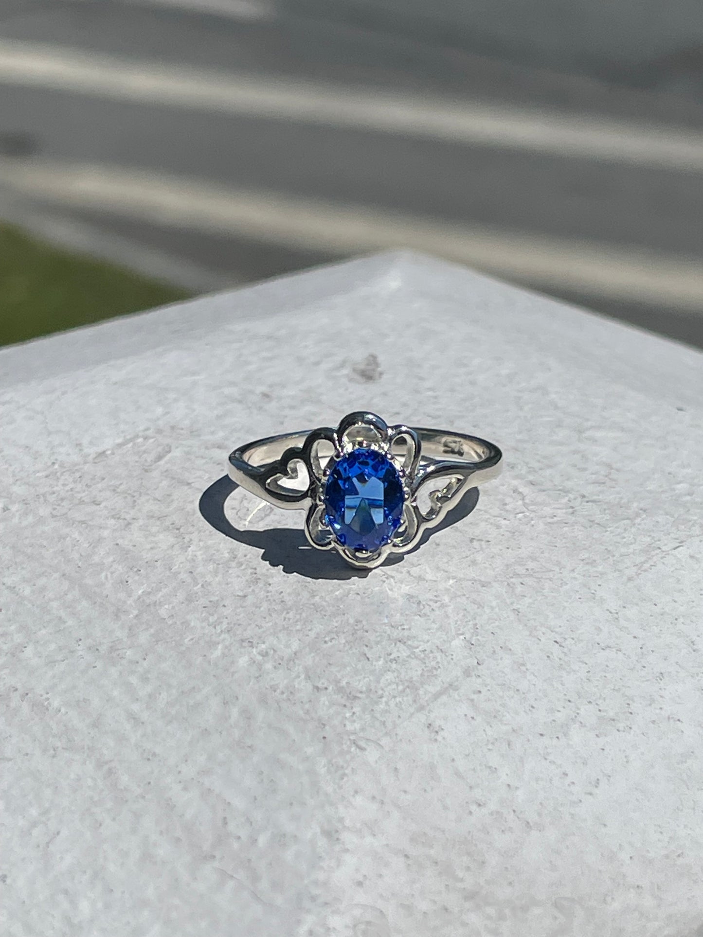 925 Sterling Silver Blue Crystal Filigree Floral Ring