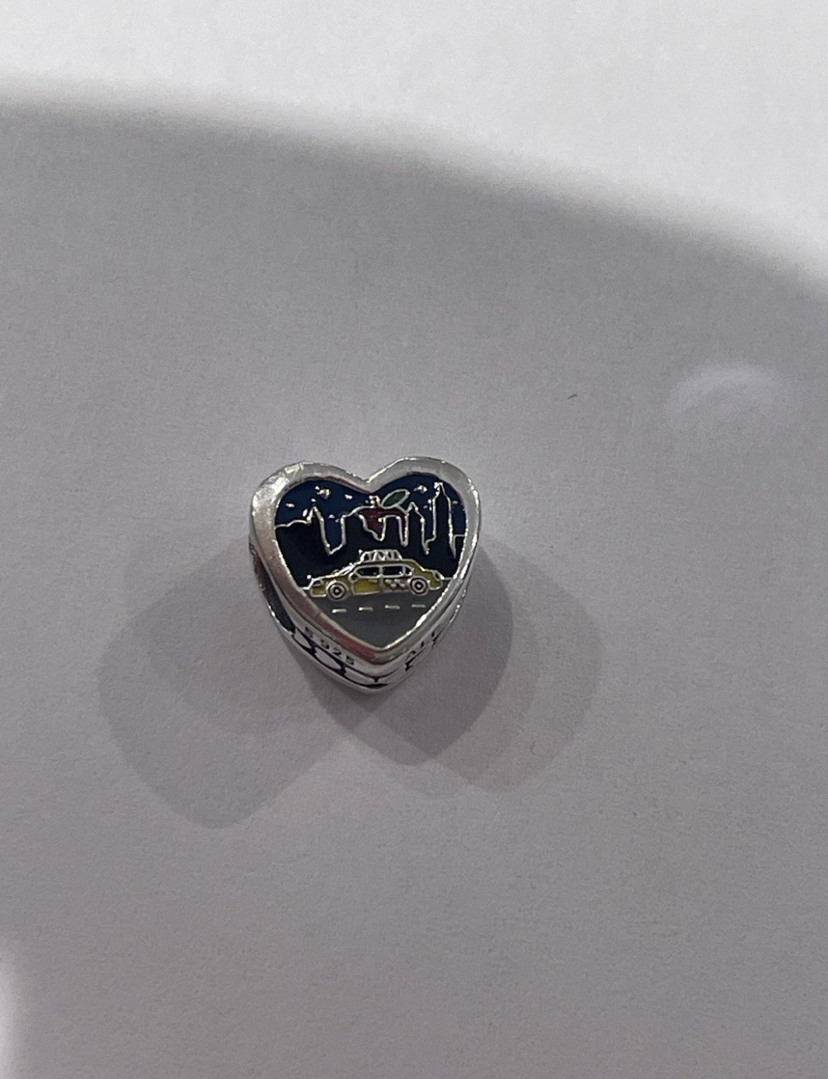 Pandora NYC Exclusive Sleepless In New York Scenic Travel Heart Charm