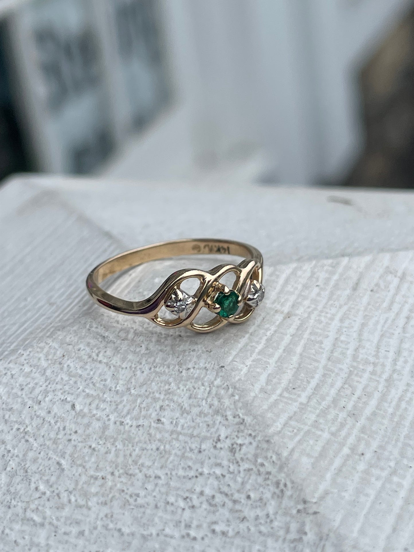 14k Gold Natural Emerald & Diamond Past Present Future Infinity Swirl Band Ring Size 6.5