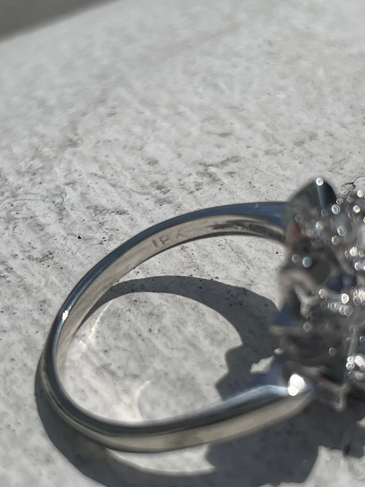 18k White Gold Snowflake / Flower Diamond Ring Size 6