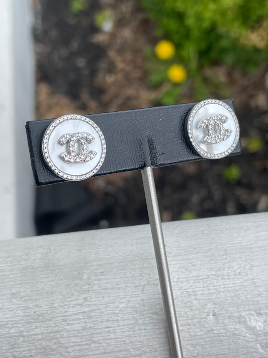 925 Sterling Silver Chanel Style CC Logo Stud Mother of Pearl Earrings (U1)