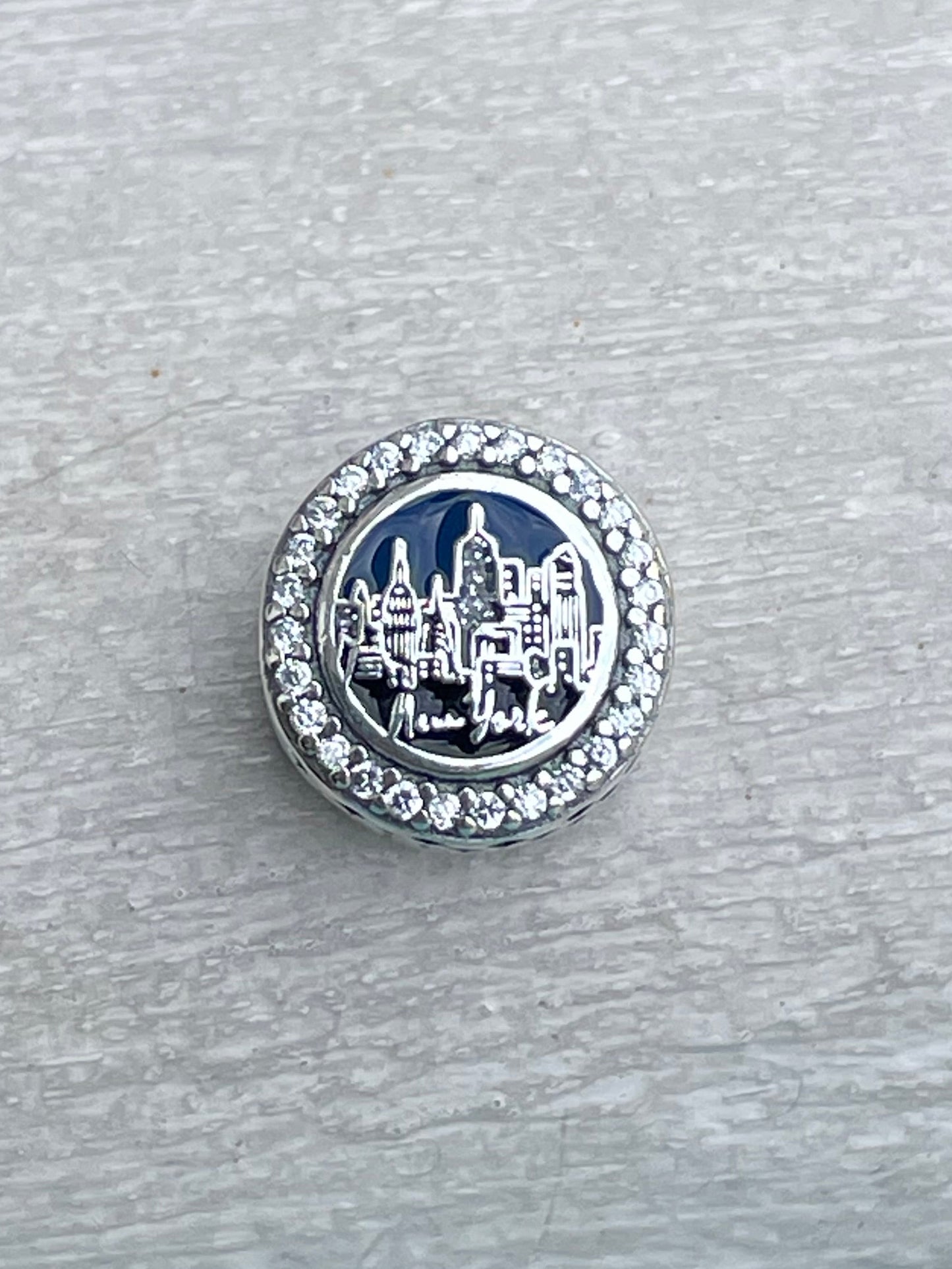 Pandora New York City
Exclusive The City That Never Sleeps Signet Travel Charm