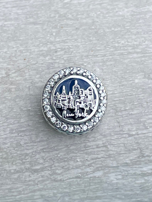 Pandora New York City
Exclusive The City That Never Sleeps Signet Travel Charm