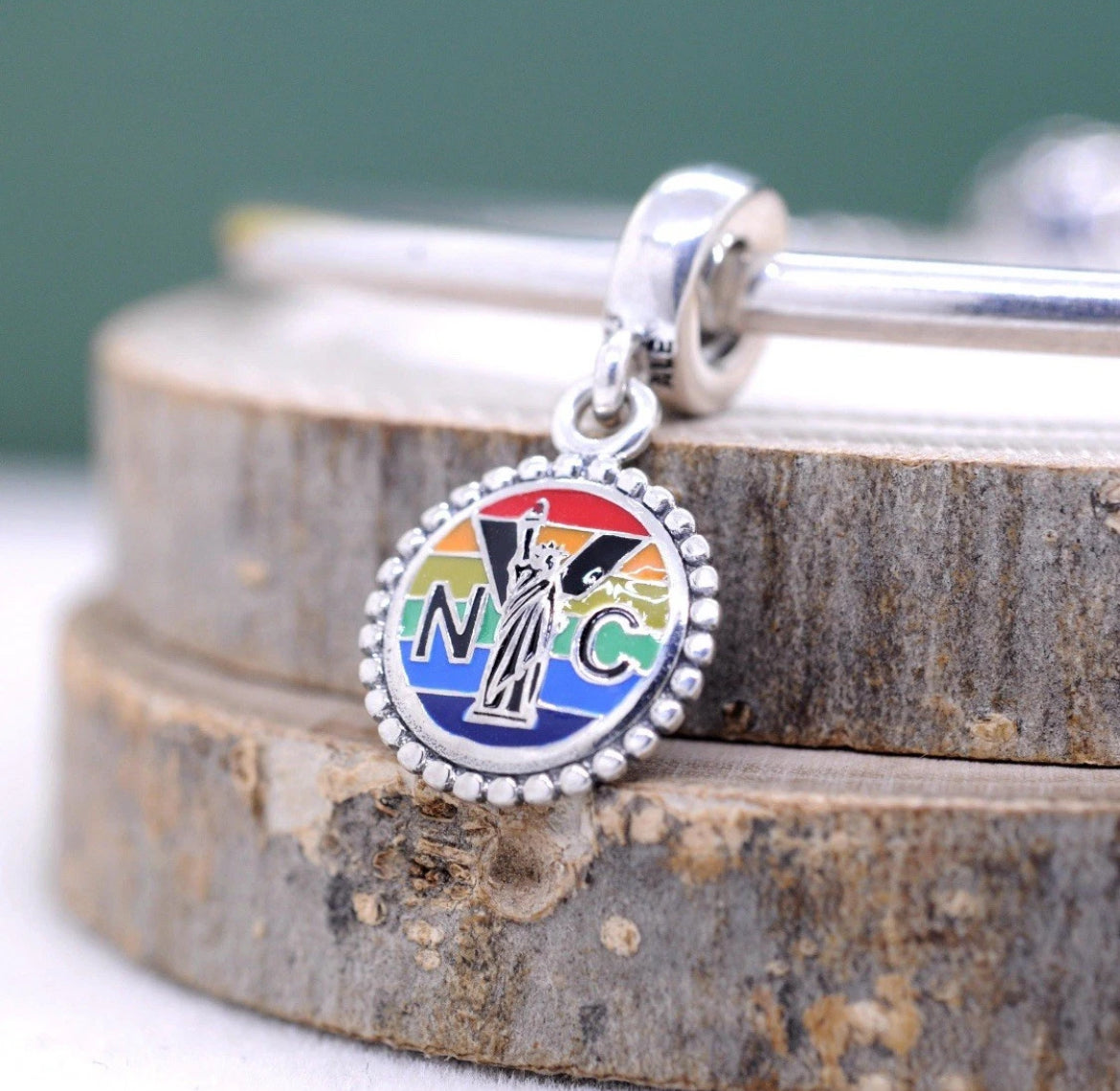 PANDORA New York City NYC Exclusive Gay Pride Dangle Moments Charm