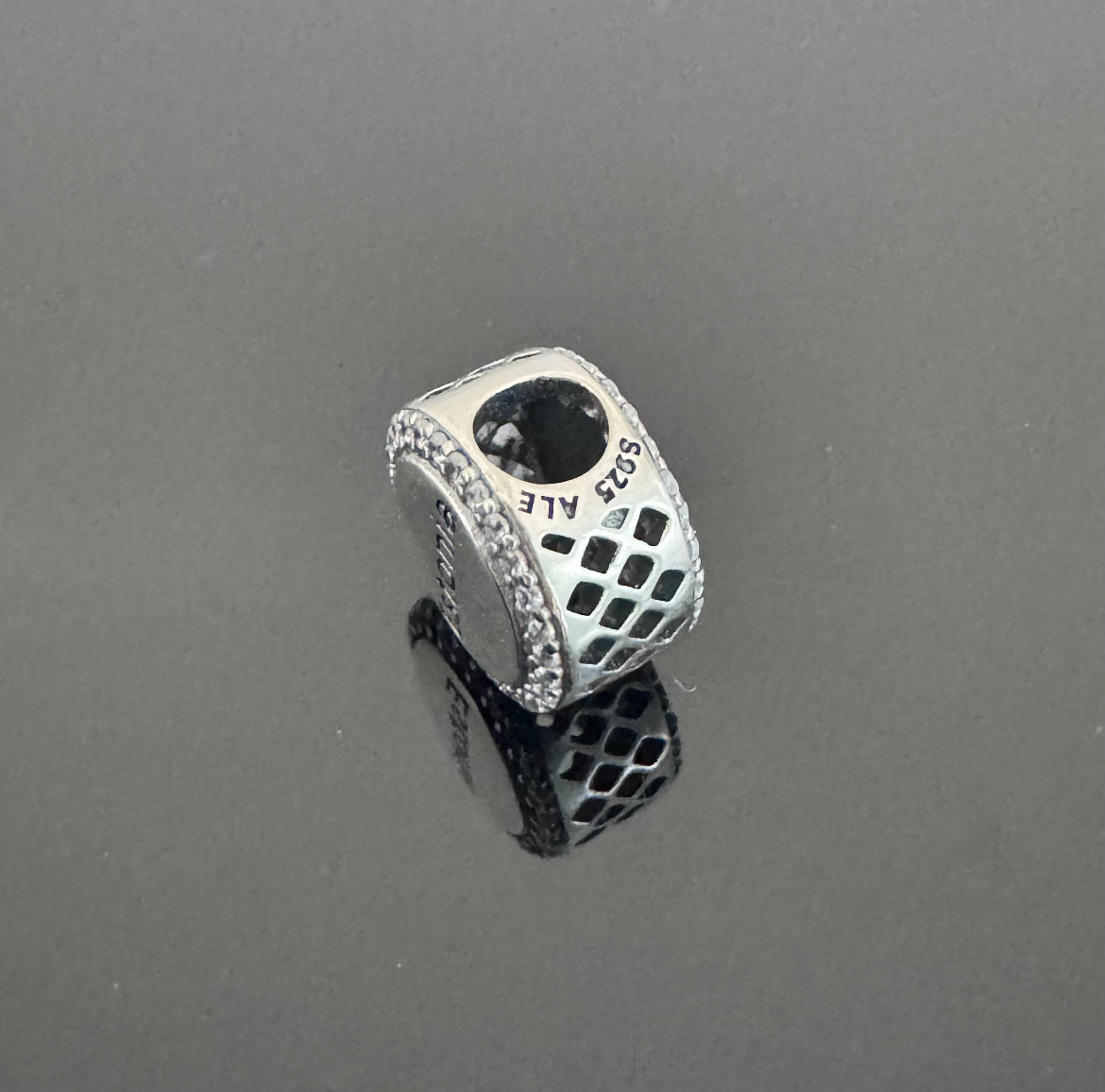 Pandora Estonia Country Exclusive Round Signet Flag Charm