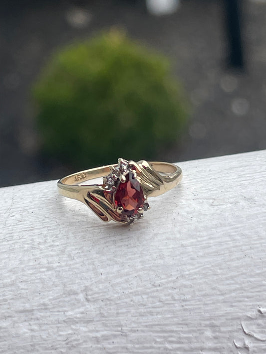 10k Gold Garnet & Diamond Mini Cluster Ring Size 6.5