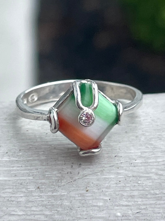 Designer Kar 925 Sterling Silver Dyed Mother of Pearl Ireland Flag Irish Pride Ring Size 7.5