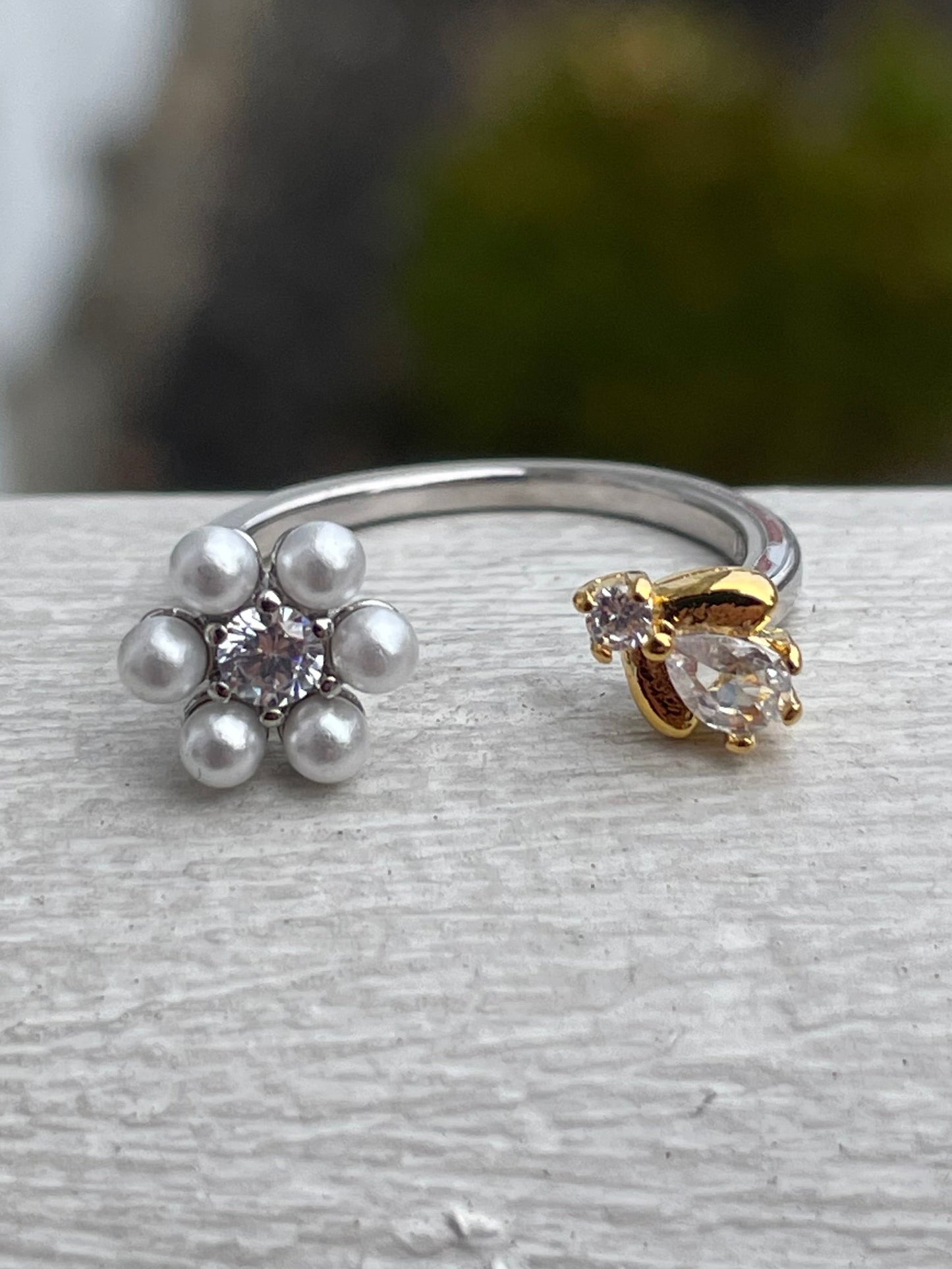 s925 Sterling silver Bridgerton Pearl flower and Bee Ring size 7