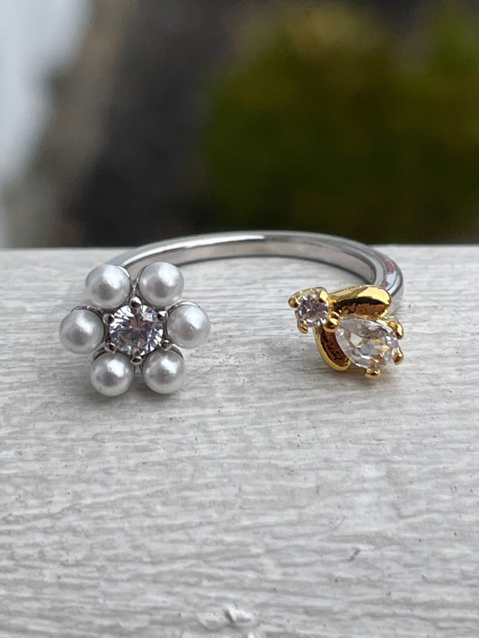 s925 Sterling silver Bridgerton Pearl flower and Bee Ring size 7