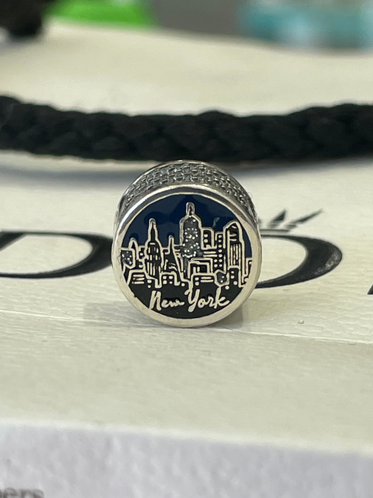 Pandora New York City
Exclusive The City That Never Sleeps Signet Travel Charm