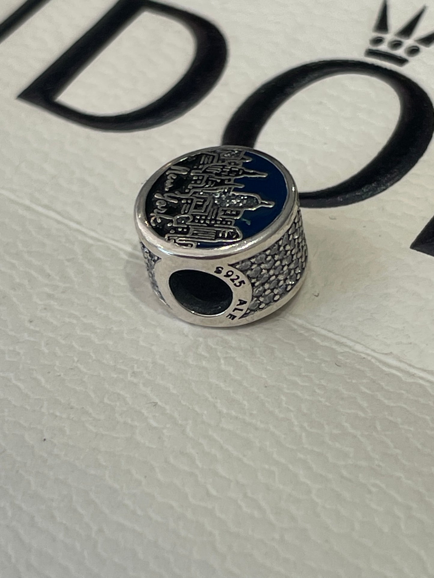 Pandora New York City
Exclusive The City That Never Sleeps Signet Travel Charm