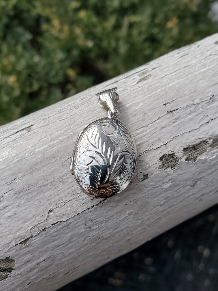 925 Sterling Silver Oval Floral Etched Locket Pendant