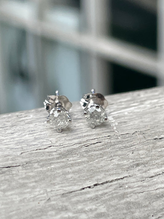 14k White Gold .20ct Diamond Stud Earrings