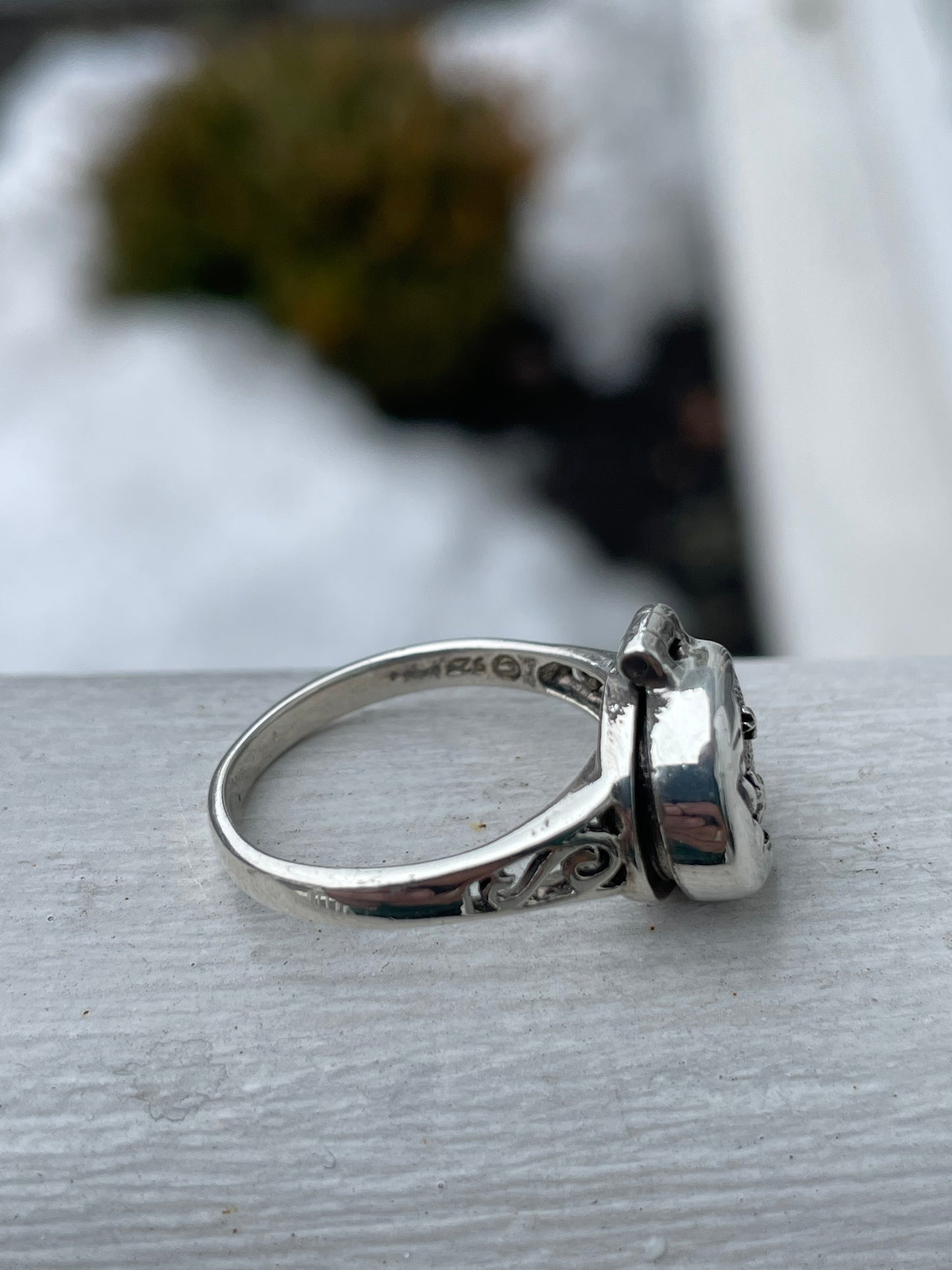 925 Sterling Silver Moon & Stars Poison Ring Size 8 (K20)