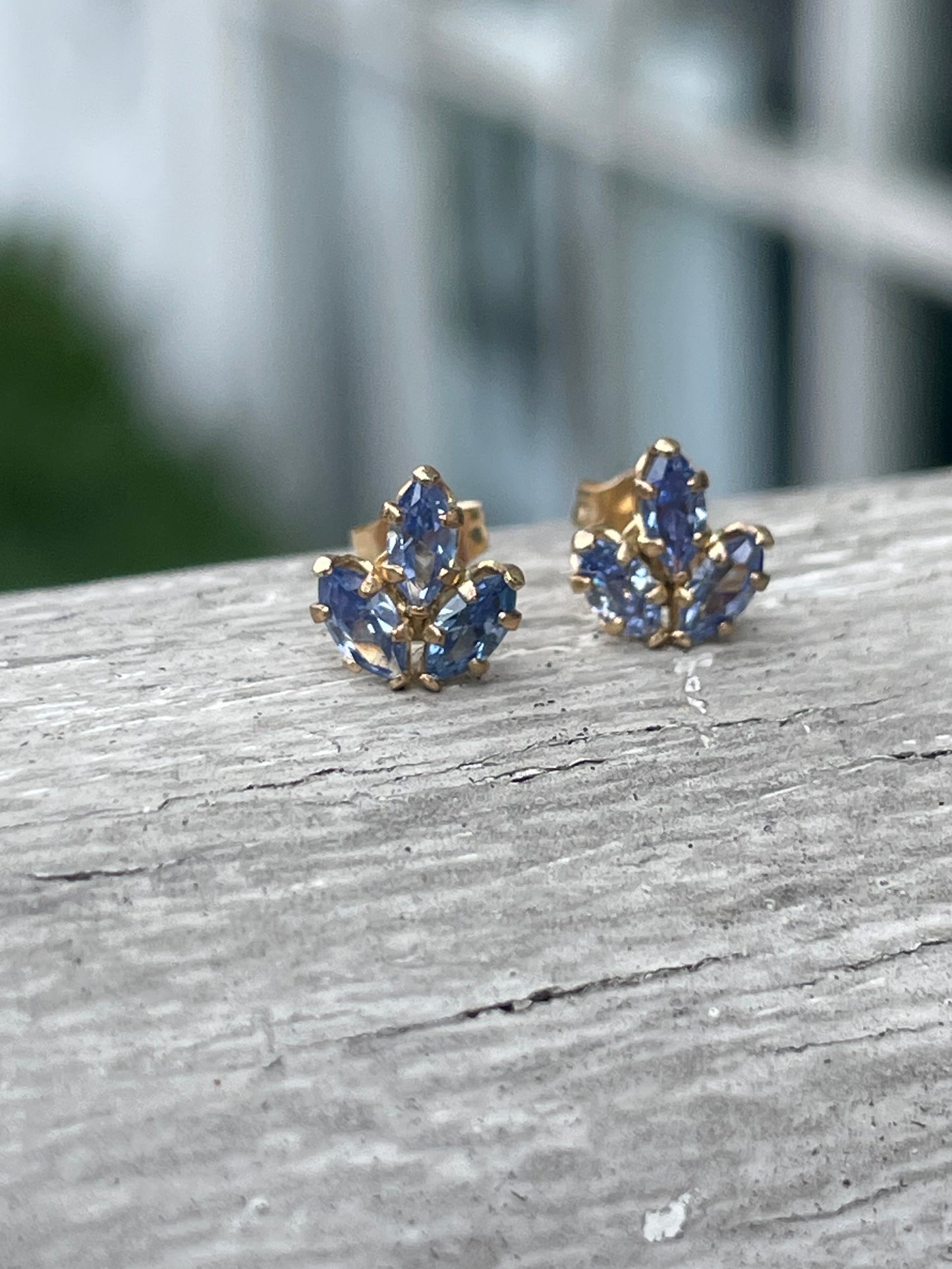 14k Gold Sapphire Leaf Design Stud Earrings