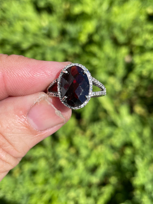 925 Sterling Silver 3.0ct Oval garnet Illusion set ring