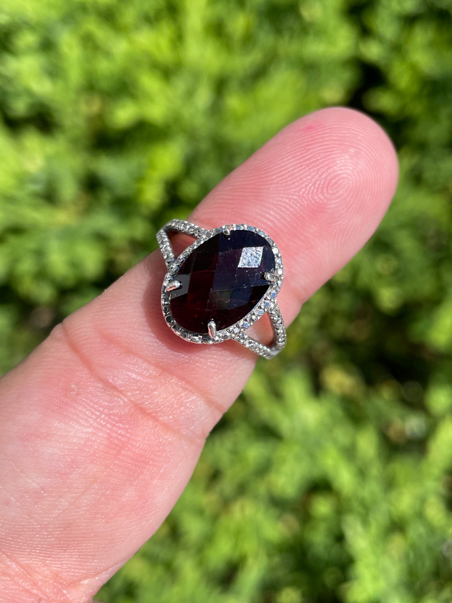 925 Sterling Silver 3.0ct Oval garnet Illusion set ring