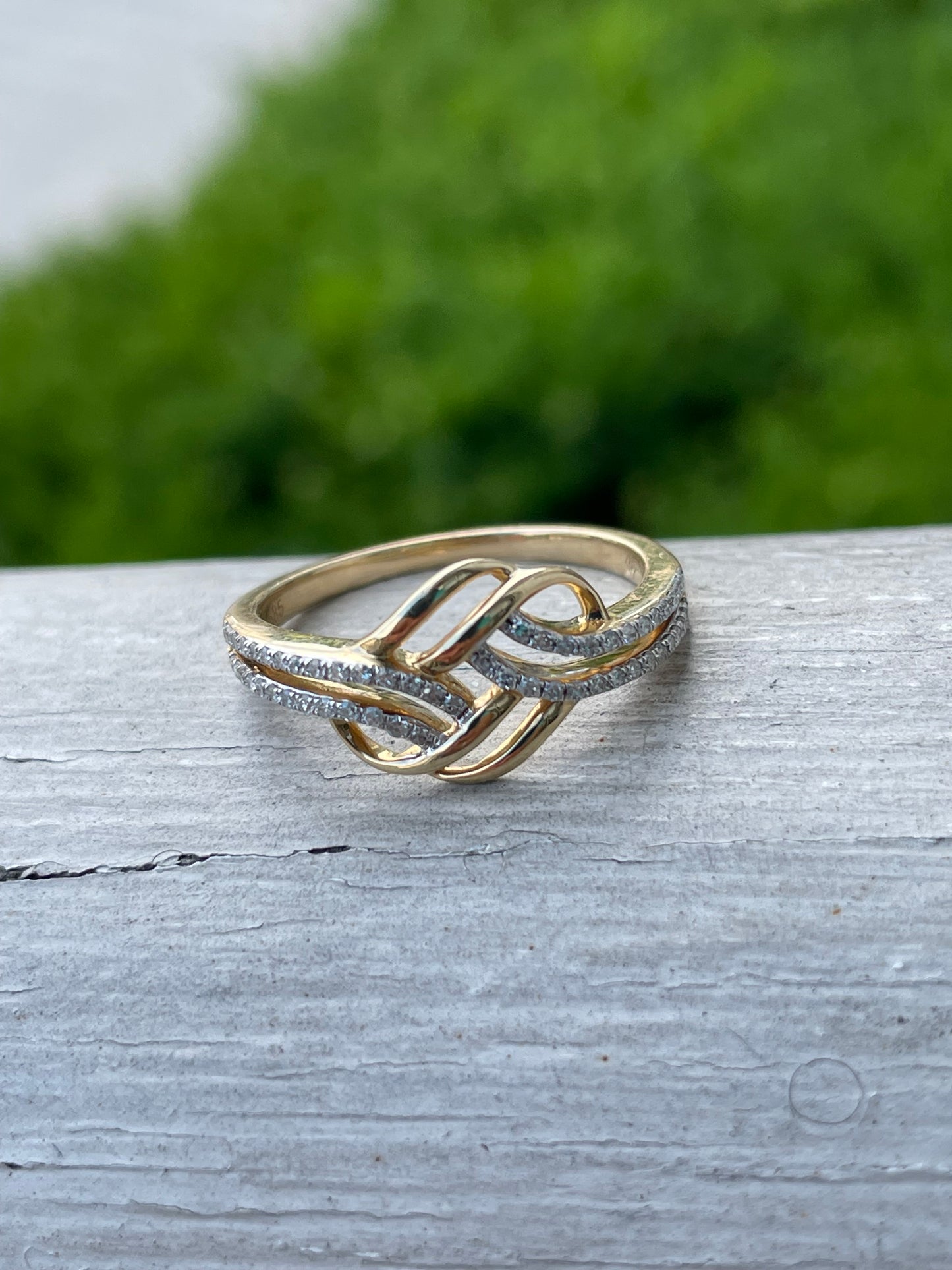 14K Gold "Crossing Paths" diamond band ring size 7