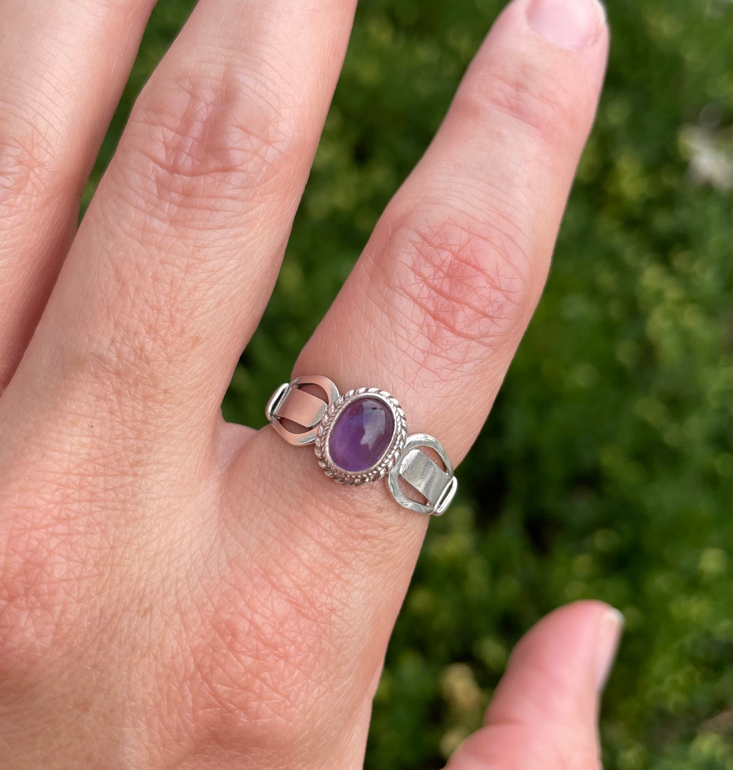 925 Sterling Silver Cabochon Amethyst Ring