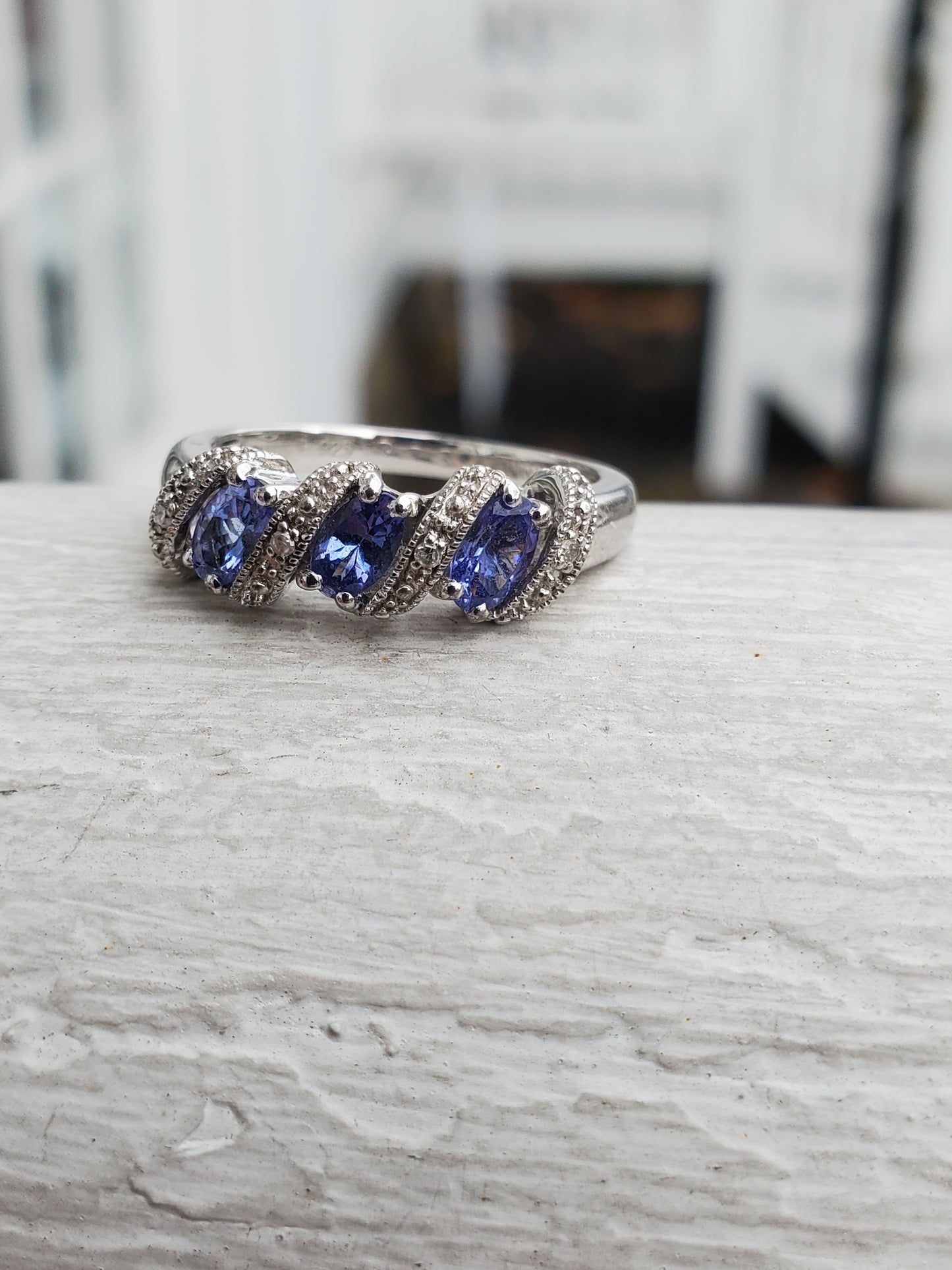 925 Sterling Silver Ladies Tanzanite & DiamondTwist Band Ring