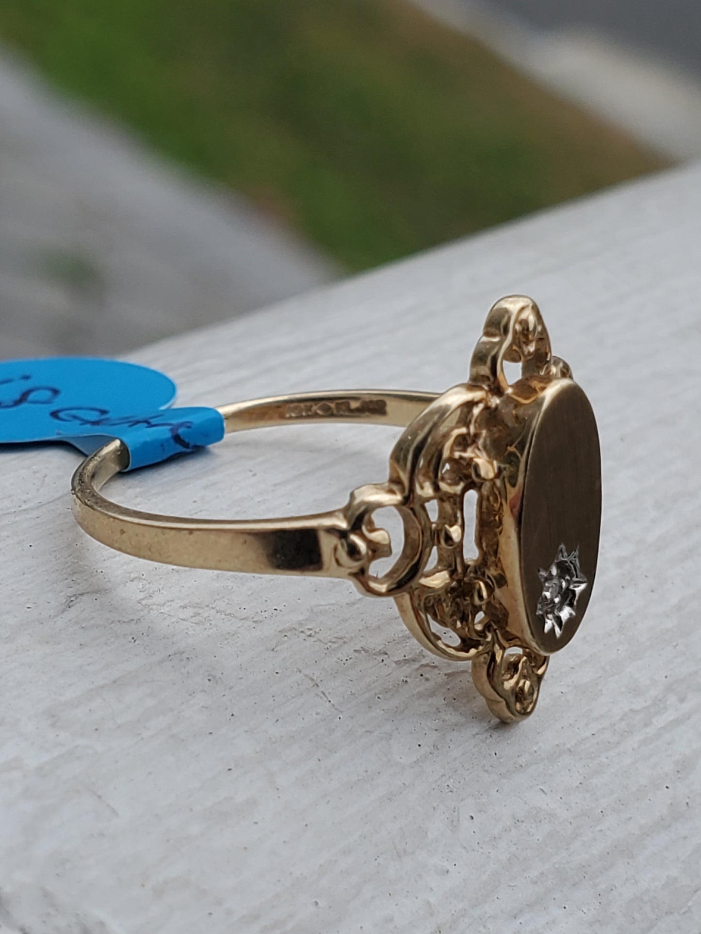 10k Gold Vintage Ladies Signet Ring w/ Diamond