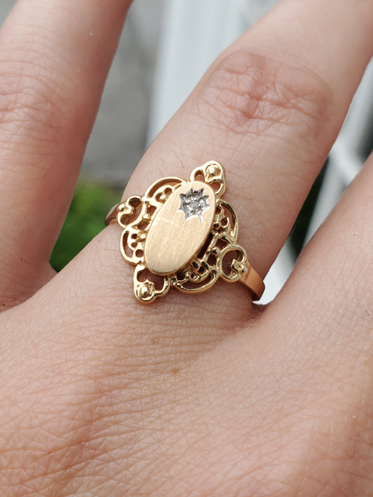 10k Gold Vintage Ladies Signet Ring w/ Diamond