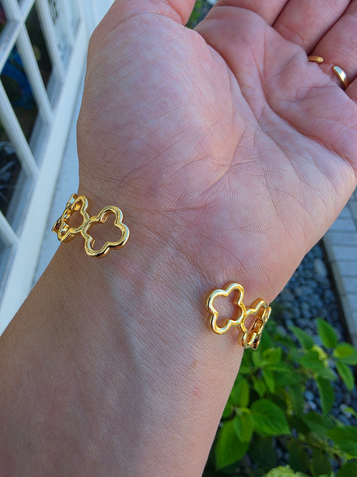 Gold Plated Sparkling Clover Ring & 7" Bangle bracelet set