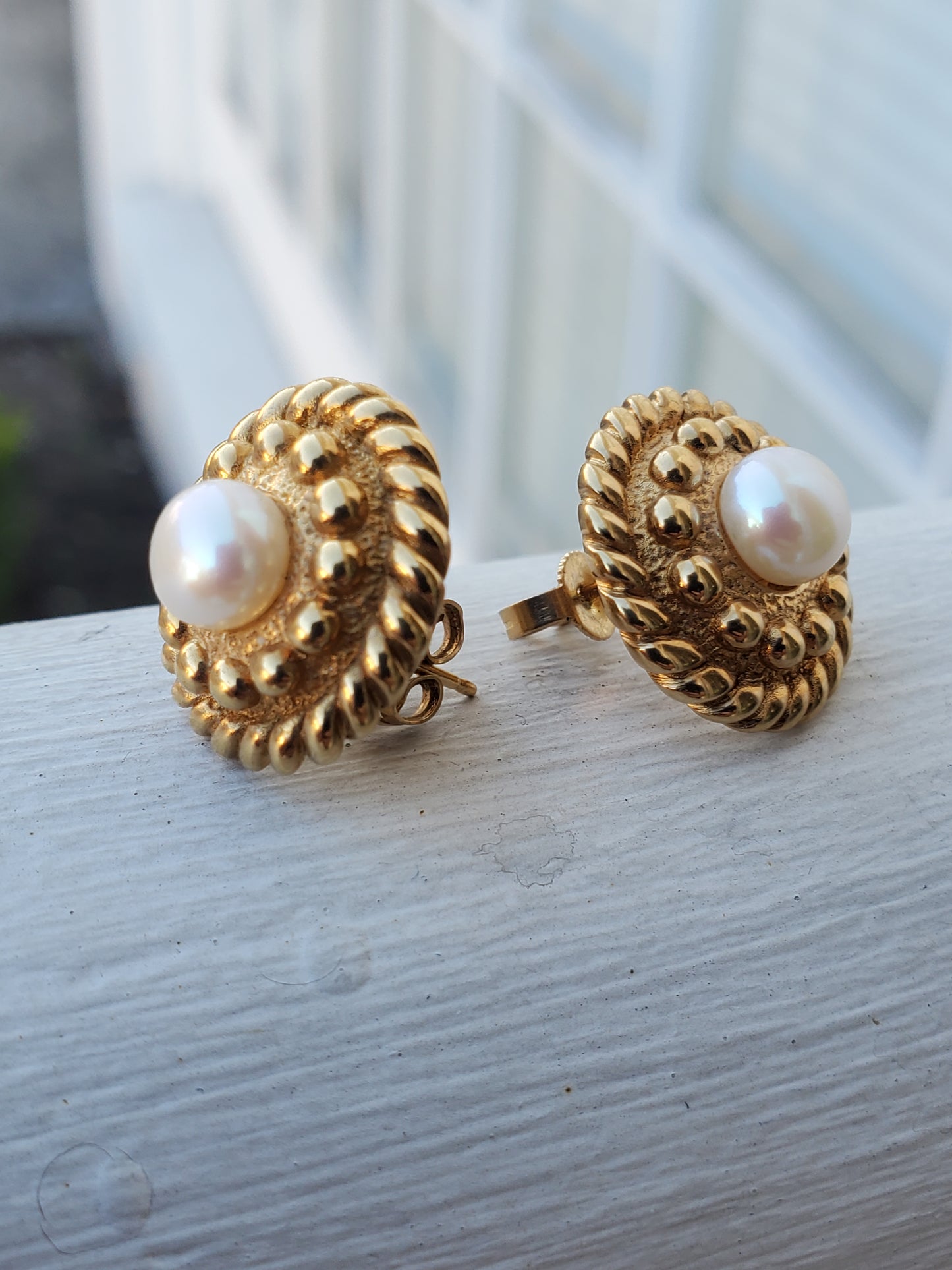 14k Yellow Gold Designer JIL 5mm Pearl Stud Earrings with Beaded Studded Halos
