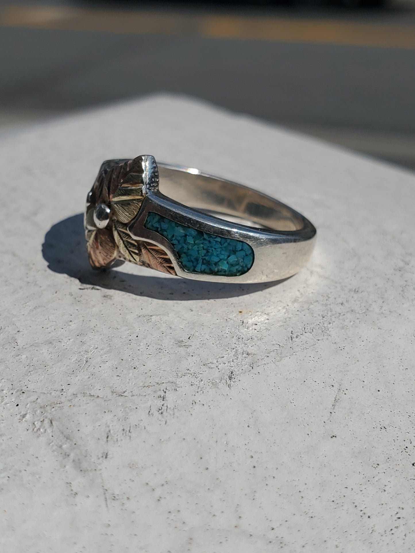 925 Sterling Silver & 12k Black Hills Gold Crushed Turquoise Inlay Band Ring