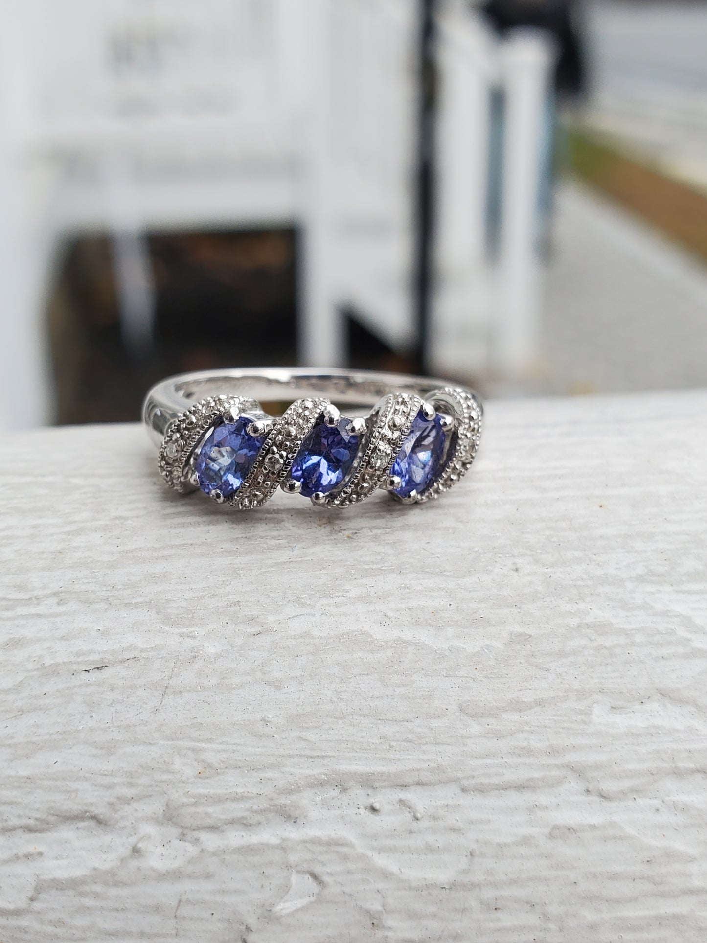 925 Sterling Silver Ladies Tanzanite & DiamondTwist Band Ring