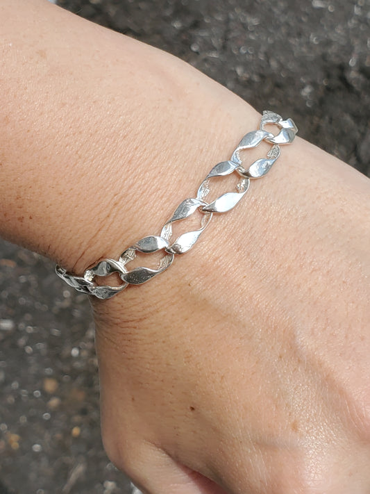 925 Sterling Silver Open Wavy Curb Link Toggle Bracelet